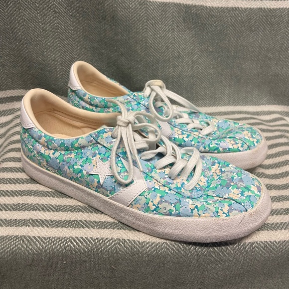 Converse Shoes - Converse Blue and Green “Flowers” Low Top Sneakers Size 7‎